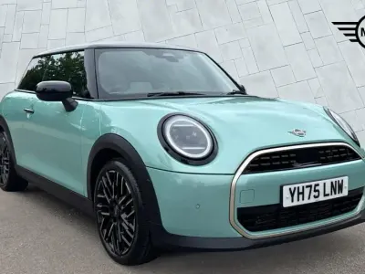 Used Mini Cooper Hatch 113 kW (154 HP) 2025 Green Hatchback