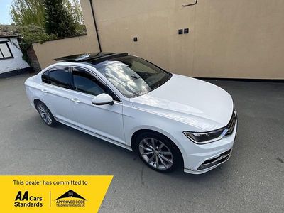 Usado VW Passat R-line 150 HP (110 kW) 2017 Branco Sedan