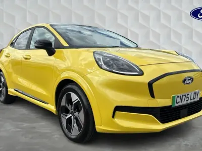Begagnad Ford Puma Gen-E Select 124 kW (169 HK) 2025 Gul SUV