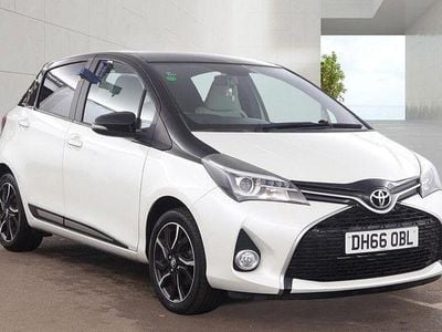 Used Toyota Yaris Design 99 HP (72 kW) 2017 White/black Hatchback