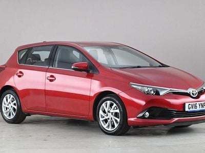 Usado Toyota Auris 116 HP (85 kW) 2016 Vermelho Citadino