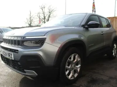Begagnad Jeep Avenger Altitude 100 HK (73 kW) 2024 Grå SUV