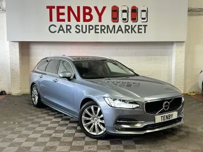Używany Volvo V90 Momentum 190 KM (139 kW) 2019 Niebieski Kombi