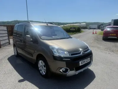 Usado Citroën Berlingo XTR 115 CV (84 kW) 2014 Marrón Monovolumen