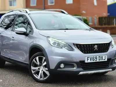 Käytetty Peugeot 2008 Allure Premium 110 HP (80 kW) 2019 Harmaa Katumaasturi