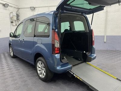 Used Citroën Berlingo Feel 100 HP (73 kW) 2017 Blue MPV