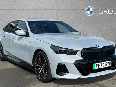 Usado BMW i5 M Sport 246 kW (335 CV) 2023 Gris Berlina