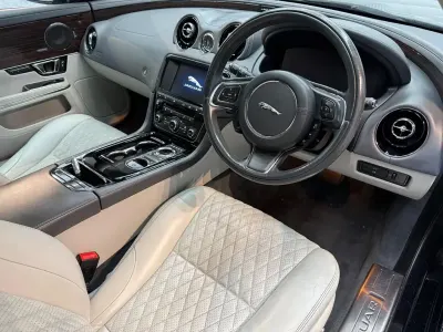 Usado Jaguar XJ Portfolio 300 CV (220 kW) 2016 Negro Berlina