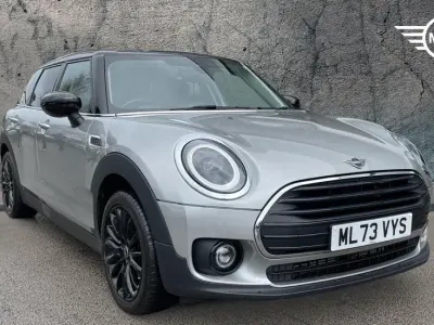 Usado Mini Cooper Clubman Classic 134 CV (98 kW) 2023 Plateado Familiar