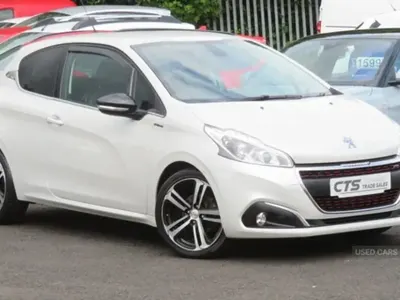 Used Peugeot 208 GT-line 120 HP (88 kW) 2016 White Hatchback