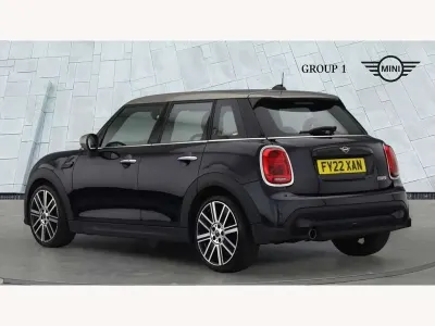 Usado Mini Cooper Exclusive 136 CV (100 kW) 2022 Negro Utilitario