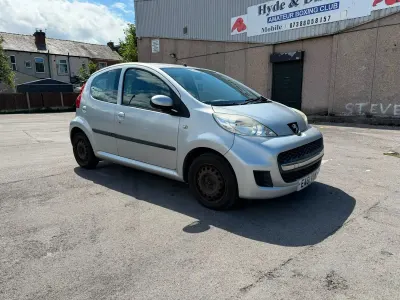 Used Peugeot 107 68 HP (50 kW) 2012 Silver Hatchback