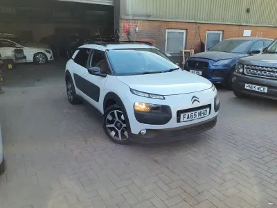 Used Citroën C4 Cactus Flair 110 HP (80 kW) 2016 White Hatchback