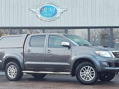 Grey Used 2015 Toyota HiLux Pickup | £7,500 (Fair price)