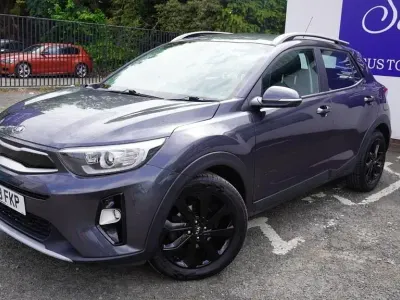 Usado Kia Stonic 108 HP (79 kW) 2018 Cinzento SUV