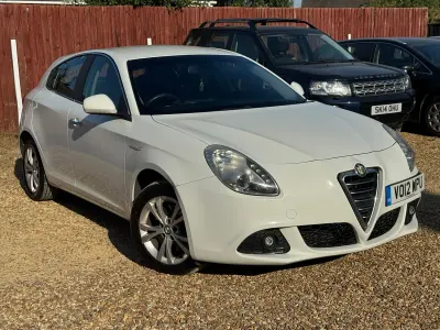 Used Alfa Romeo Giulietta Lusso 2012 White Hatchback