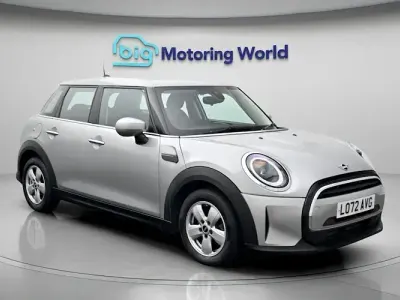 Używany Mini Cooper Classic 136 KM (100 kW) 2022 Srebrny Hatchback