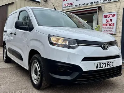 Usado Toyota Proace Active 120 HP (88 kW) 2023 Branco Monovolume