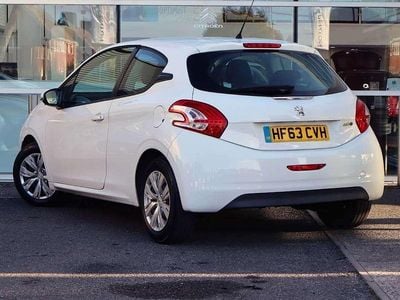 Used Peugeot 208 Access 82 HP (60 kW) 2013 White Hatchback