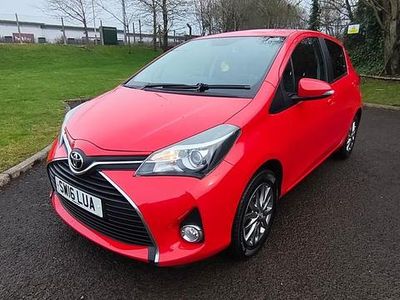 Usado Toyota Yaris 99 HP (72 kW) 2016 Vermelho Citadino