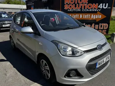 Usado Hyundai i10 SE 67 HP (49 kW) 2014 Prateado Citadino
