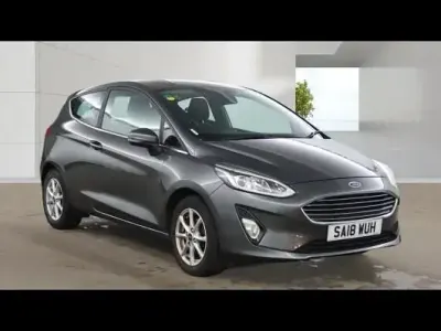 Gebraucht Ford Fiesta Zetec 70 PS (51 kW) 2018 Grau Kleinwagen