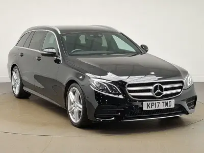 Usado Mercedes E220 AMG line 194 HP (142 kW) 2017 Preto Carrinha