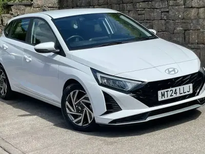 Used Hyundai i20 Advanced 101 HP (74 kW) 2024 White Hatchback