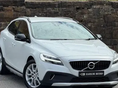Used Volvo V40 Pro 120 HP (88 kW) 2018 White Hatchback