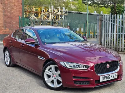 Begagnad Jaguar XE Portfolio 180 HK (132 kW) 2015 Röd Sedan