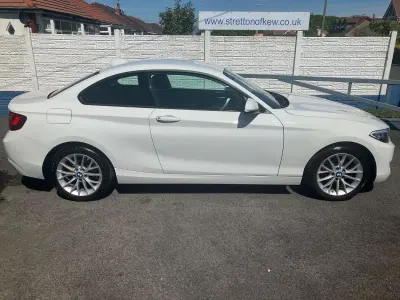 Begagnad BMW 218 Comfort Edition 136 HK (100 kW) 2015 Vit Sportkupé