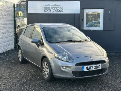 Käytetty Fiat Punto Easy 77 HP (56 kW) 2012 Harmaa Viistoperä