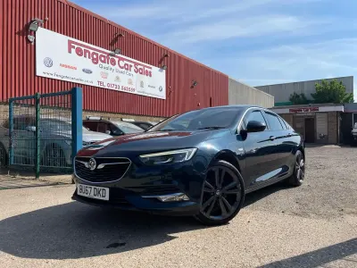 Second-hand Vauxhall Insignia Elite 2017 Verde Hatchback