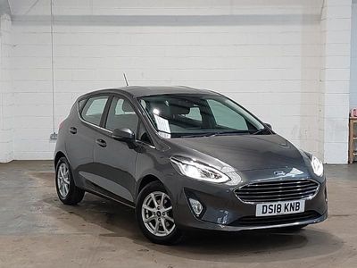 Usado Ford Fiesta Zetec 100 HP (73 kW) 2018 Cinzento Citadino