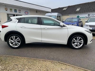Used Infiniti Q30 Business Executive 109 HP (80 kW) 2017 White Hatchback