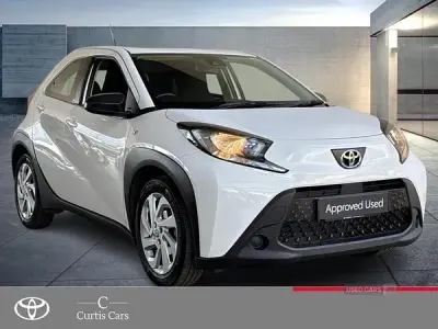 Used Toyota Aygo X PURE 72 HP (52 kW) 2023 White SUV
