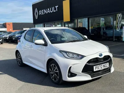 Używany Toyota Yaris Hybrid Design 116 KM (85 kW) 2022 Biały Hatchback