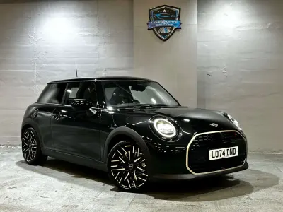 Usado Mini Cooper S Exclusive 2024 Negro Utilitario