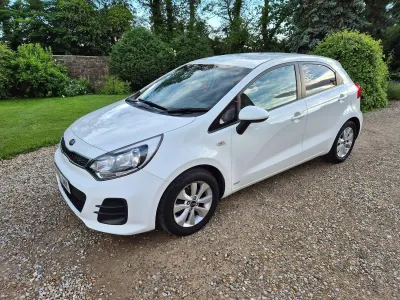 Used Kia Rio 2015 White Hatchback