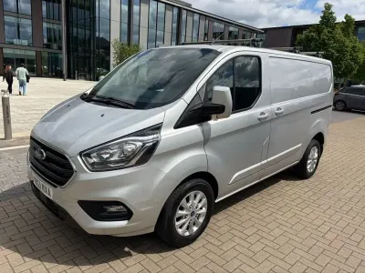 Käytetty Ford Transit Custom Limited 130 HP (95 kW) 2021 Hopea Van