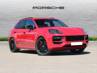 Begagnad Porsche Cayenne S E-Hybrid Black Edition 512 HK (376 kW) 2025 Röd SUV