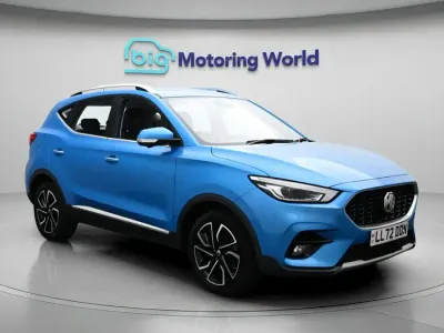 Käytetty MG ZS Exclusive 111 HP (81 kW) 2023 Sininen Katumaasturi