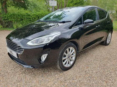 Begagnad Ford Fiesta Titanium 2019 Svart Halvkombi