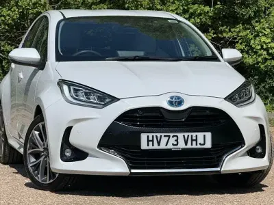 Used Toyota Yaris 116 HP (85 kW) 2023 White Hatchback