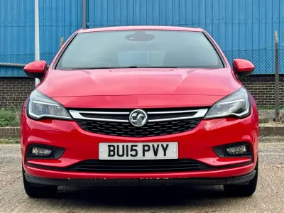 Używany Vauxhall Astra SRi 136 KM (100 kW) 2015 Czerwony Hatchback