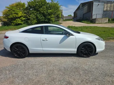 Usado Renault Laguna Coupé 150 HP (110 kW) 2011 Branco Coupé