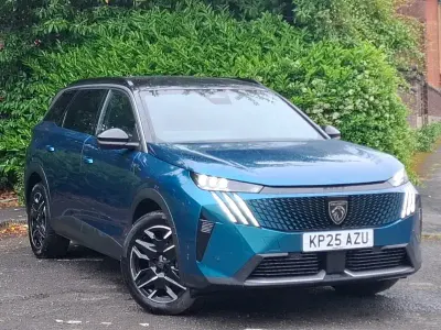 Usado Peugeot 5008 GTi 136 HP (100 kW) 2025 Azul SUV