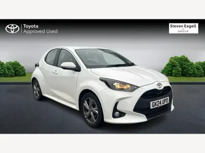 Używany Toyota Yaris Hybrid 114 KM (83 kW) 2024 Biały Hatchback