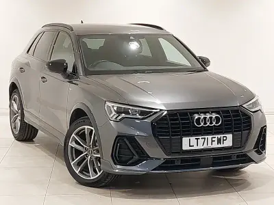 Usado Audi Q3 Black Edition 150 HP (110 kW) 2021 Cinzento SUV