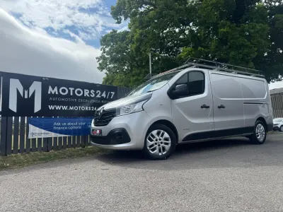 Used Renault Trafic 2017 Silver MPV